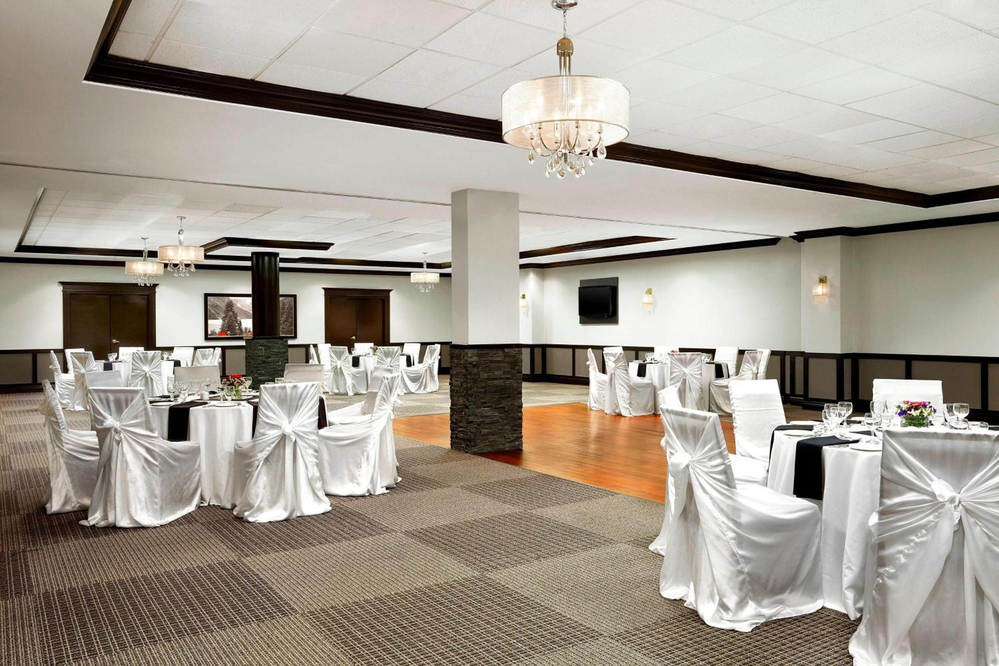 Four Points By Sheraton Hotel & Suites Calgary West Restaurant foto