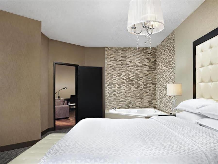 Four Points By Sheraton Hotel & Suites Calgary West Exterior foto